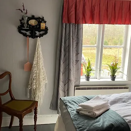 Bjoersjoeas Vildmark - Room In The Main House Olofstorp Exterior photo